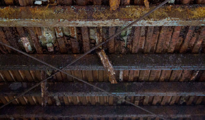 工場の天井部分